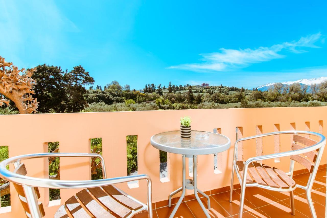 Koulouris Apartments & Studios