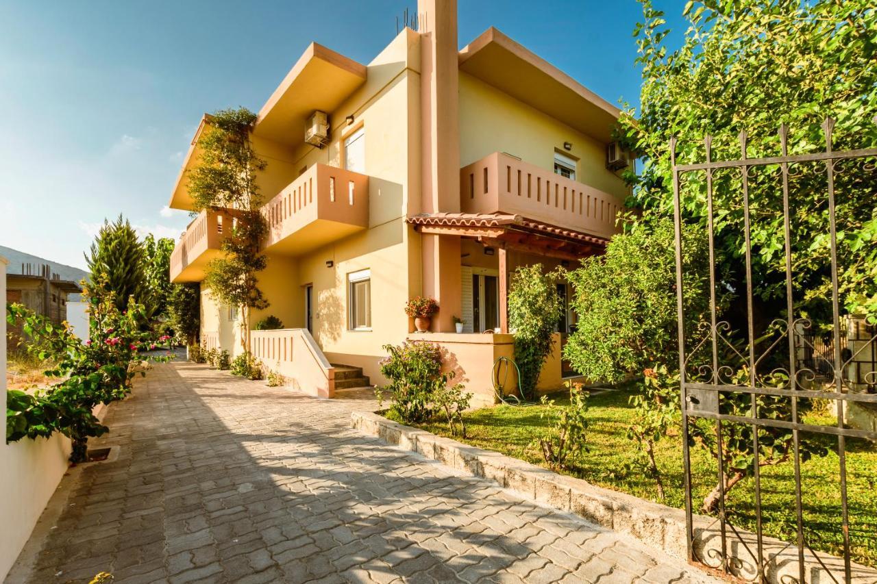 Koulouris Apartments & Studios
