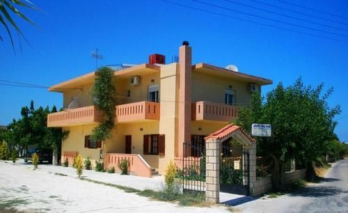Koulouris & Εξοχικό σπίτι Καλύβες
